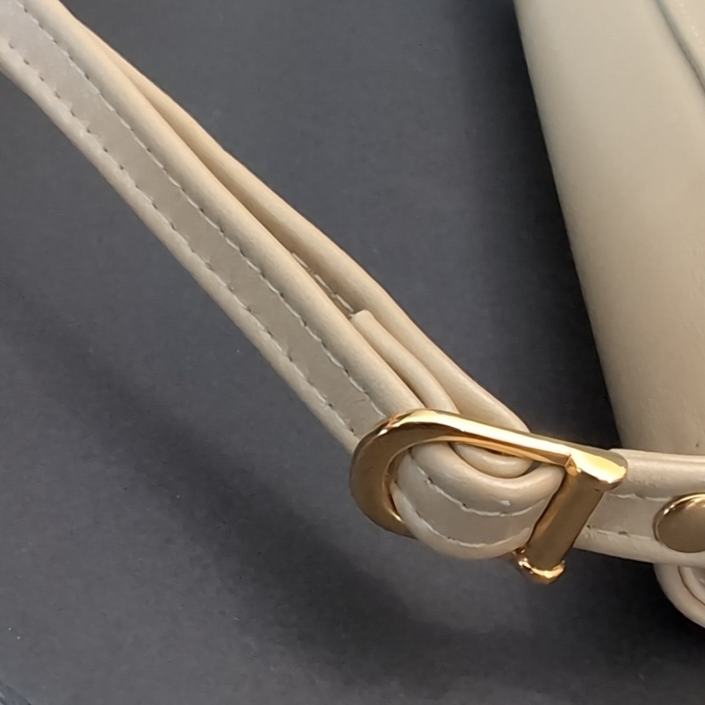 Vintage Leco Canada Beige Leather Womans Shoulder Bag. - Picture 13 of 16